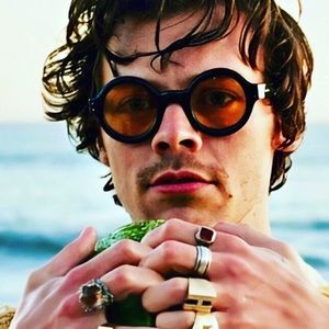 Meet your Posher, April